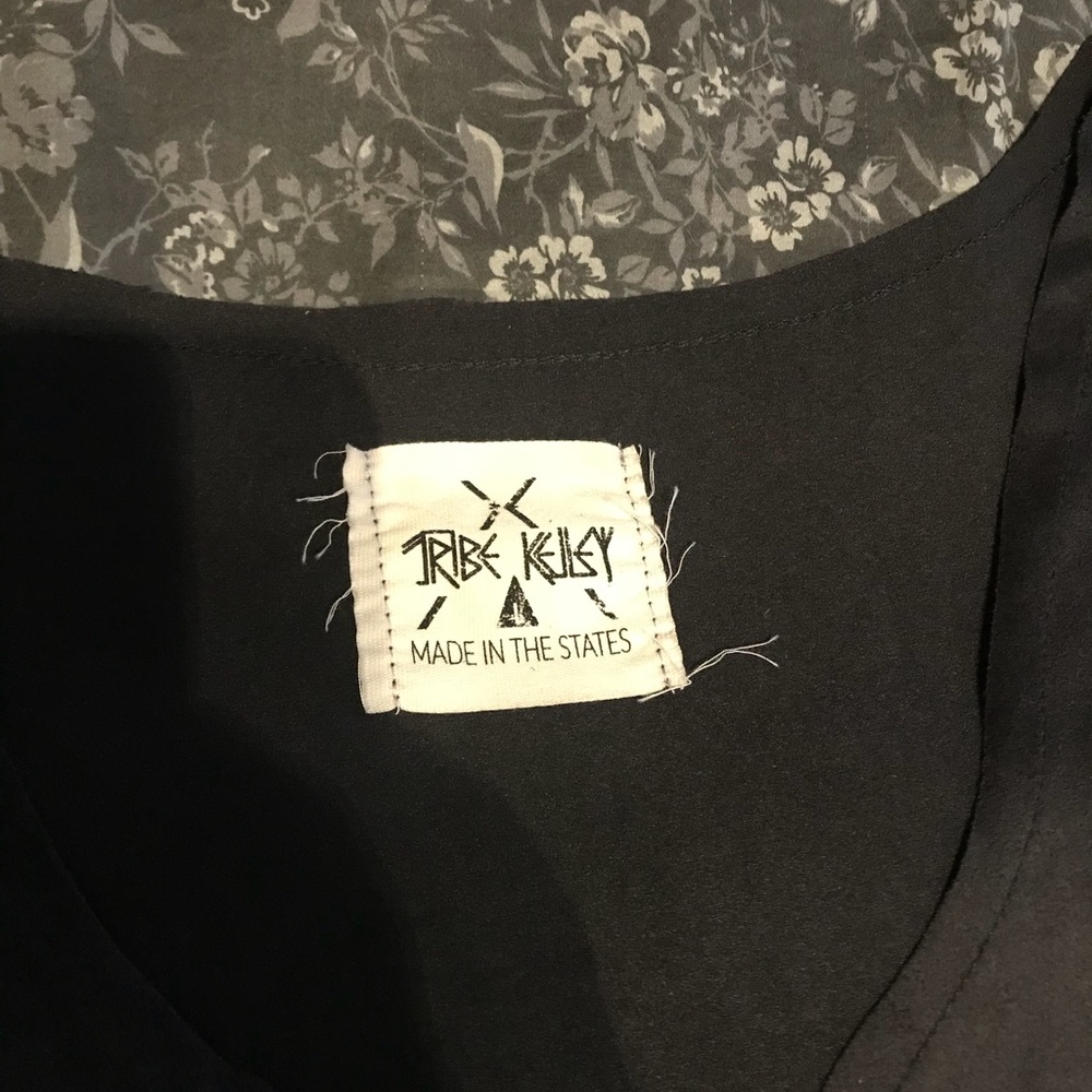 NWOT TRIBE KELLEY VNECK